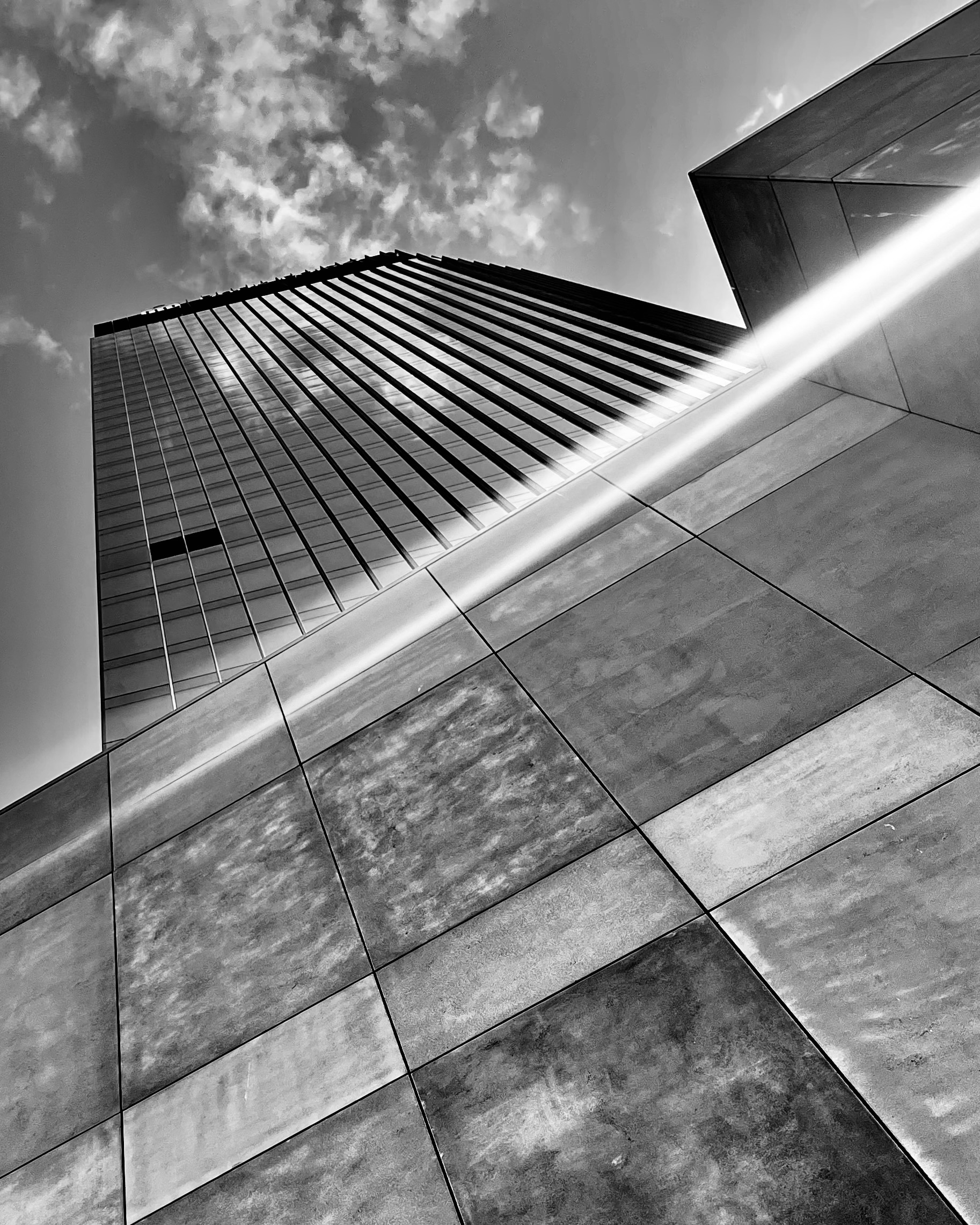 Promień jak struna ze złota,